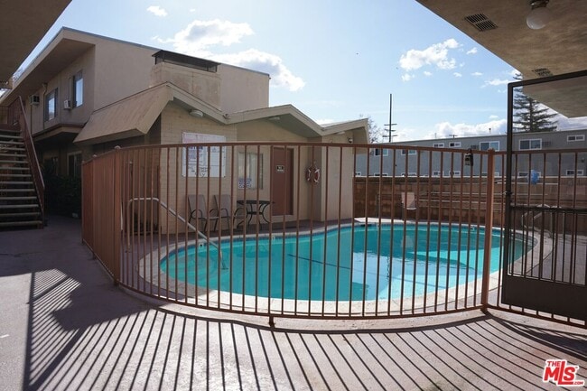 Photo - 18444 Collins St Unit 14