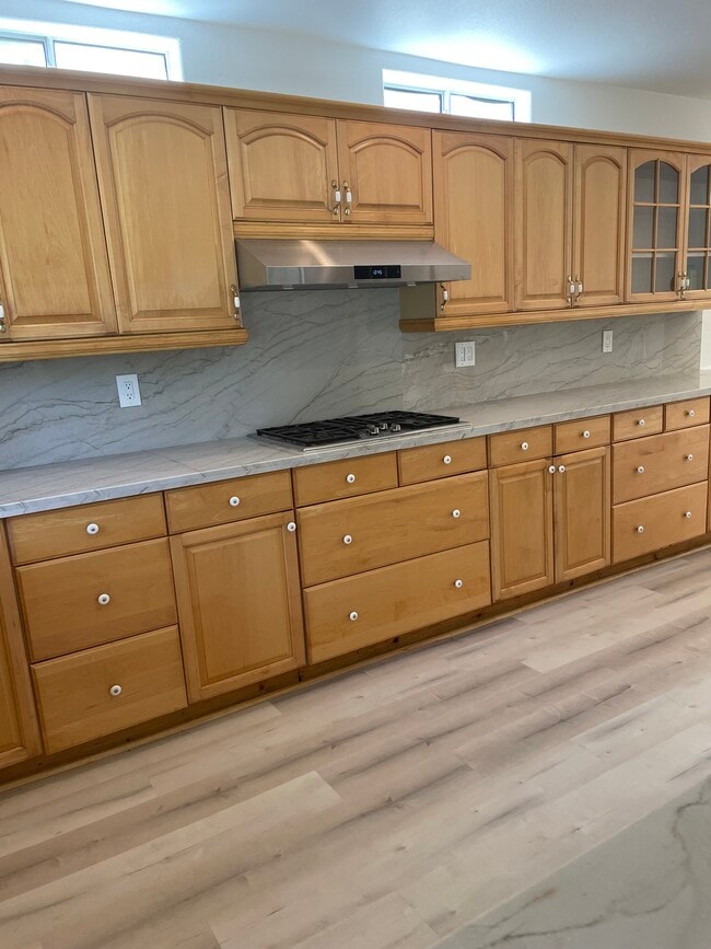 Photo - 5358 Baza Ave