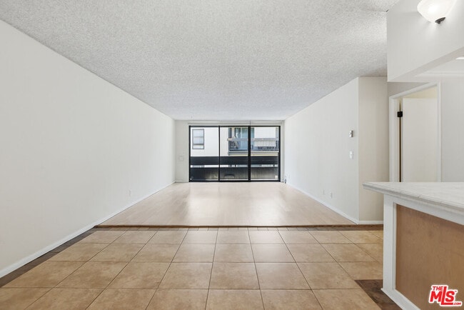 Building Photo - 7777 W 91st St Unit B2157