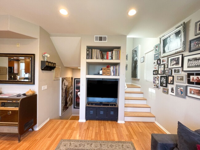 Photo - 710 S San Fernando Blvd