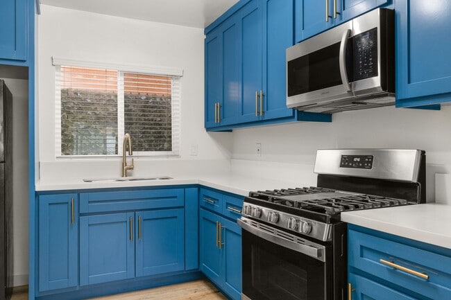 Photo - 1078 E 7th St Unit 04