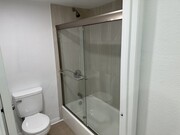 Master bath - 5515 Canoga Ave Unit 221