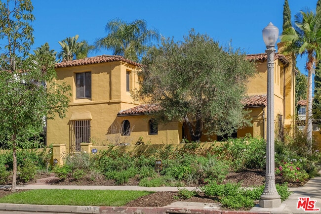 Building Photo - 500 N Las Palmas Ave