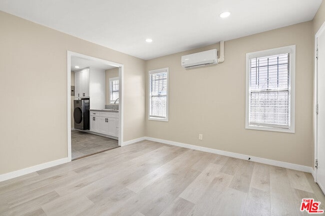 Photo - 717 W 75th St Unit 717