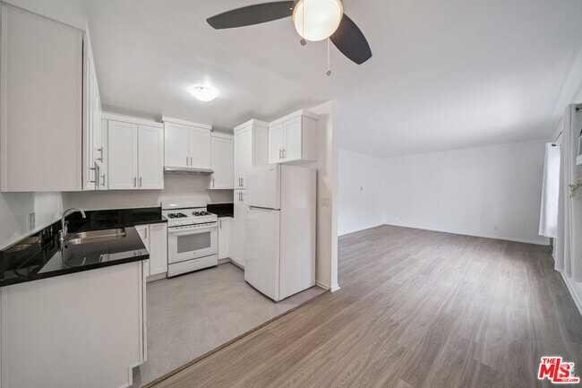 Building Photo - 217 S Carondelet St Unit 4 Rental