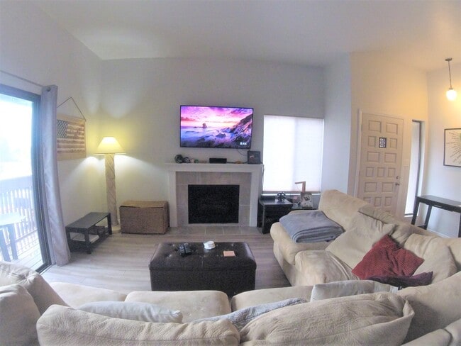 Building Photo - 6684 Reservoir Ln