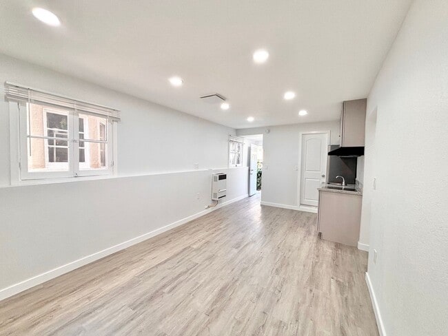 Photo - 3945 1/2 Lowell Ave Unit 3945 1/2 Lowell Ave