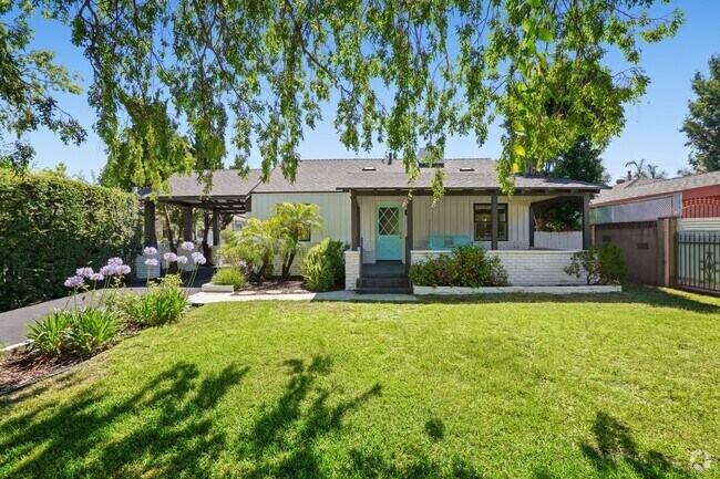 Building Photo - 4940 Placidia Ave Rental