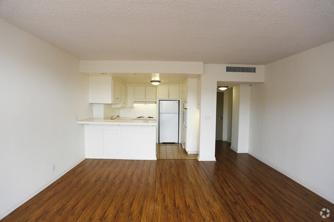 2BR, 2BA-1075 SF - Hollywood Ardmore