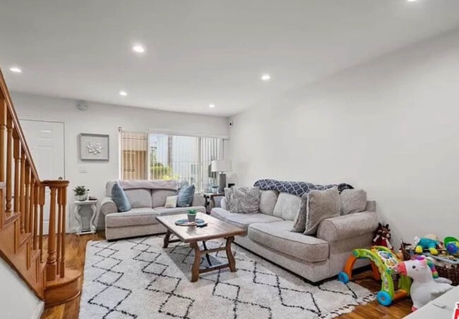Photo - 6252 Morse Ave Townhome