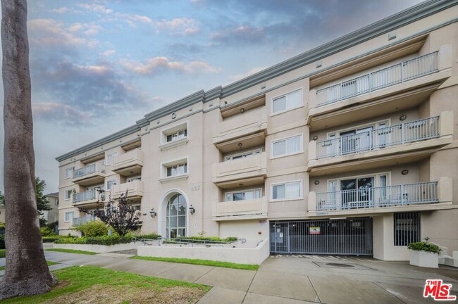 Photo - 937 12th St Unit 208