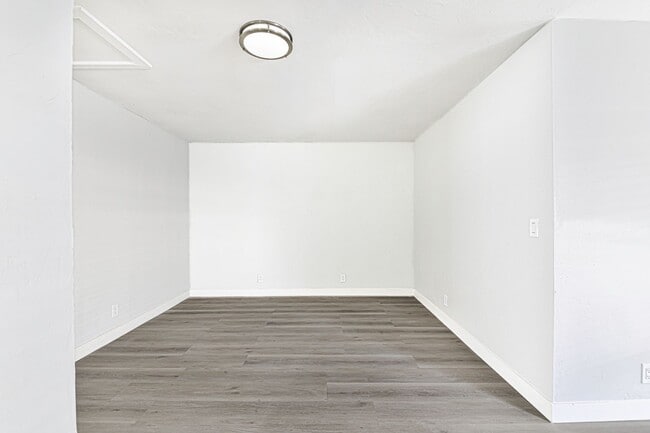 Photo - 811 Gardenia Ave Unit 06