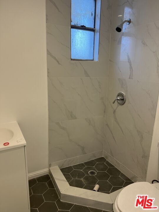 Photo - 1009 W 46th St Apartment
