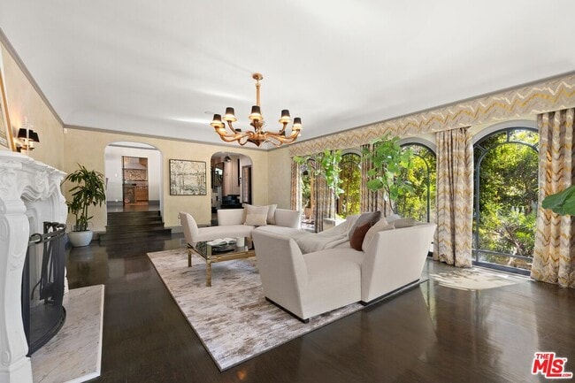 Photo - 3300 N Knoll Dr