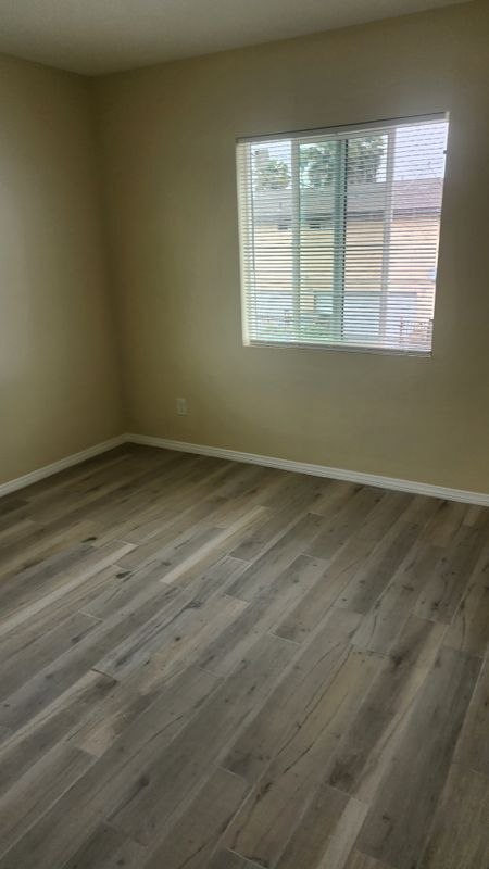 Photo - 1043 W 107th St