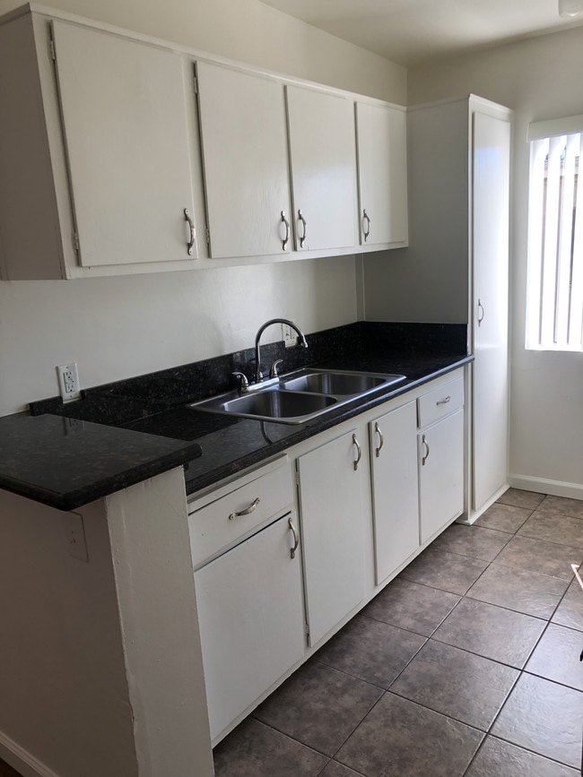 Photo - Shamrock Apartments