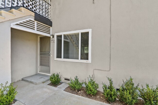 Photo - Refreshed 1 Bed 1 Bath Apartment with Parking Unit 732 N Euclid Street