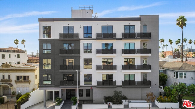 Photo - 927 Fedora St Condo Unit 402