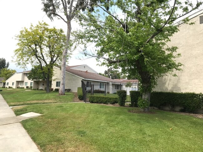 Photo - 3 Bedrooms, 2.5 Bath Townhome for Lease in Ontario with Water & Trash Included