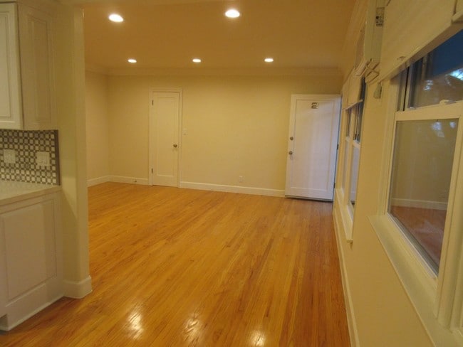 Building Photo - 1523 S Wooster St Unit 2