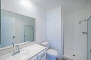 2BR, 2BA - 1,000SF - Bathroom - Roberts K Town Lafayette