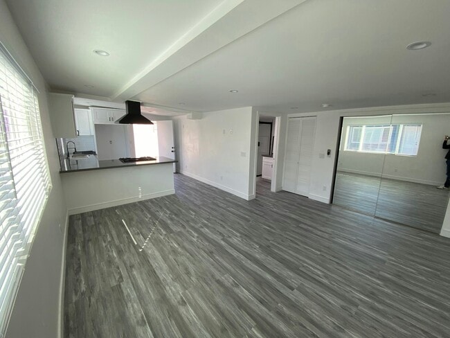 Photo - 150 N Roberto Ave