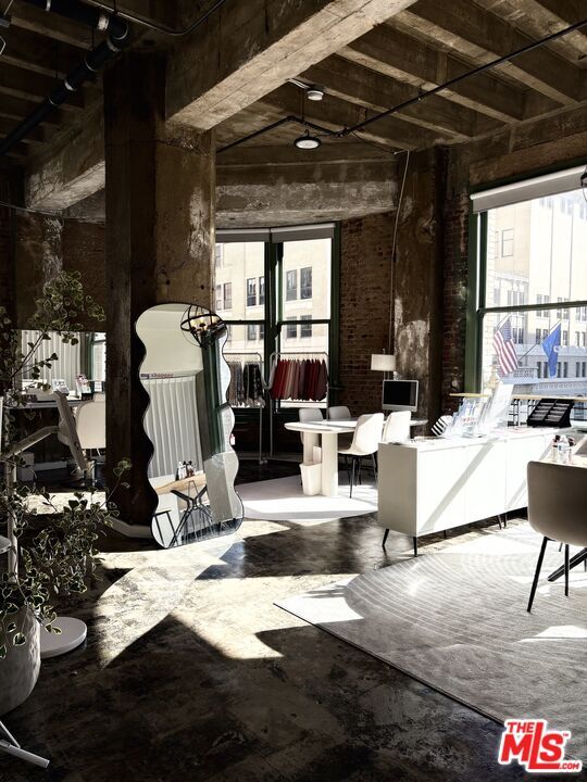 Building Photo - 711 S Olive St Unit 505