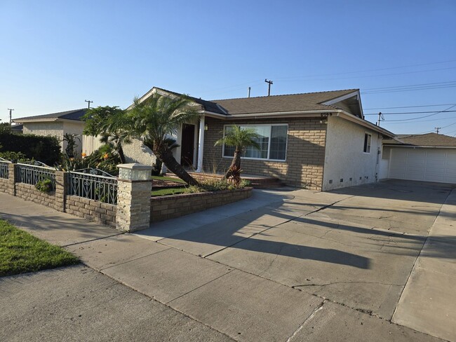 Building Photo - Beautiful Rental In Buena Park