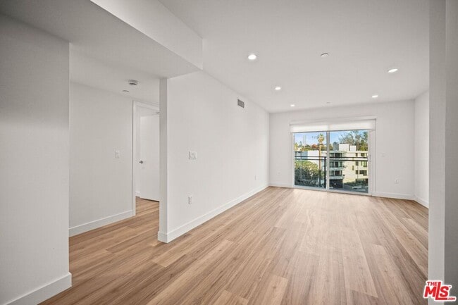 Photo - 10405 Louisiana Ave Unit 402