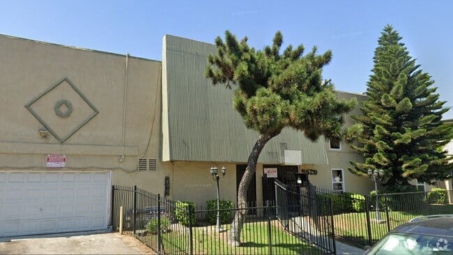 Building Photo - 8629 Willis Ave Rental