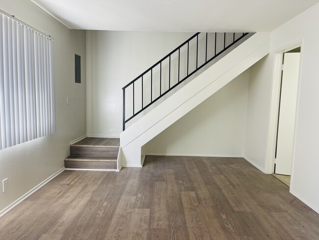 Photo - 6442 Rostrata Ave