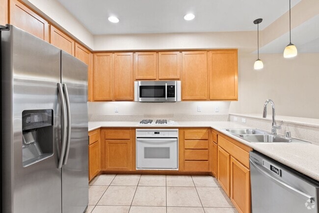 Building Photo - Stunning, 3 BD/2.5 BA, 2 Car Garage, Townh... Rental