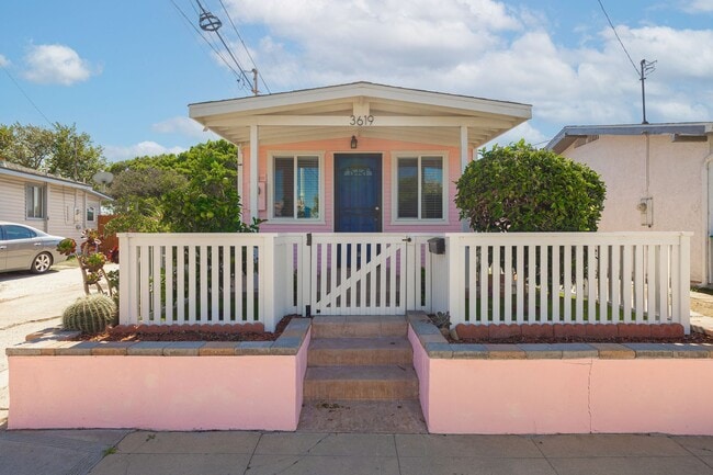 Building Photo - Beautifully Upgraded 2 Bedroom Starter Home!
