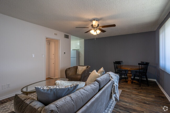 1BR, 1BA - 550SF Living Room - 536 S. Flower St