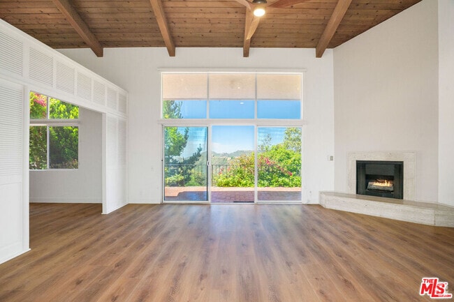 Building Photo - 2385 Roscomare Rd Unit B1 Rental