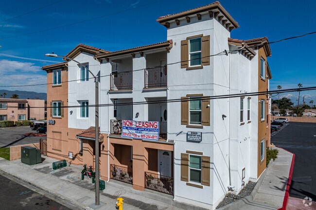 Additional Building View - Newport Fontana