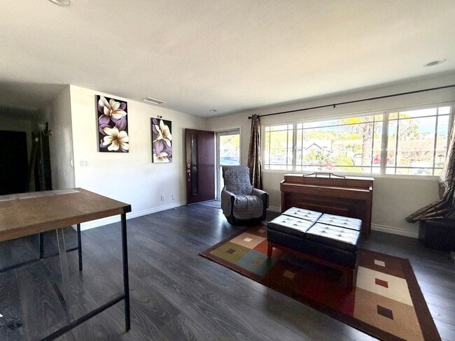 Photo - Charming 3 bedroom 2 bathroom house in Ventura!