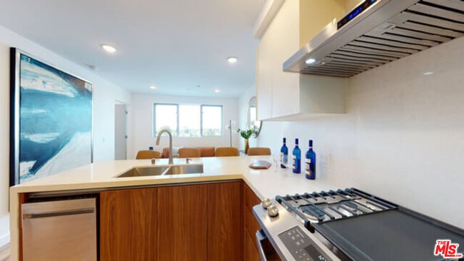 Photo - 1143 Glenville Dr Unit 502