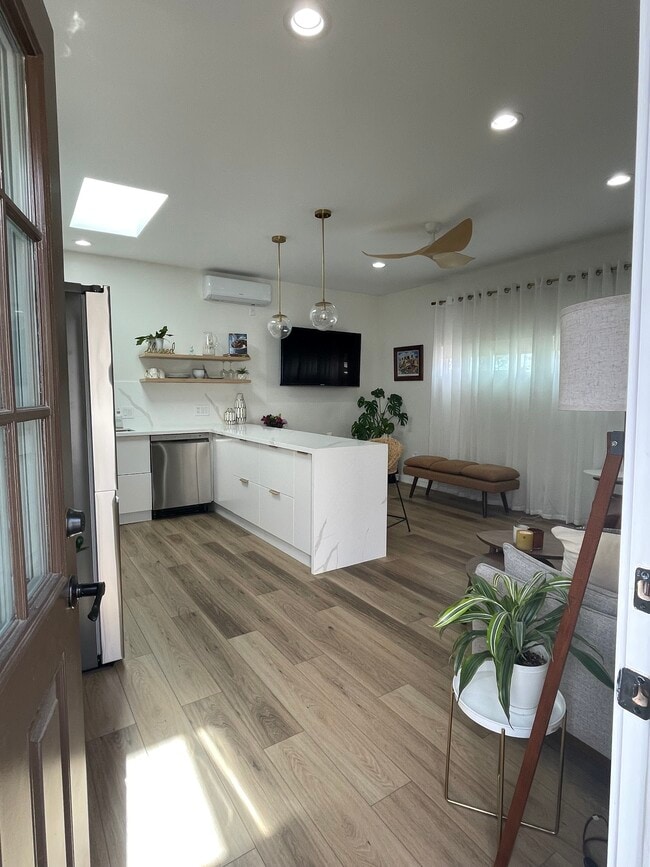 Photo - 2520 W 79th St