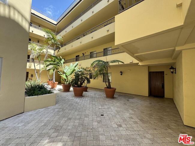 Photo - 1522 Amherst Ave Unit 101