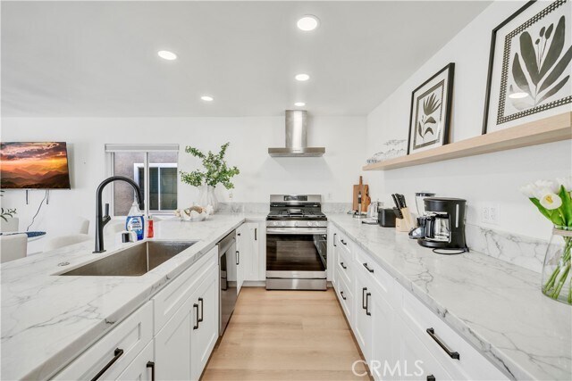 Photo - 920 W Balboa Blvd