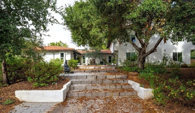Building Photo - Large Ojai Home with Pool on Foothill Lane
