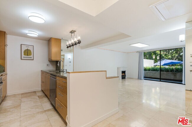 Photo - 10535 Wilshire Blvd Unit D4