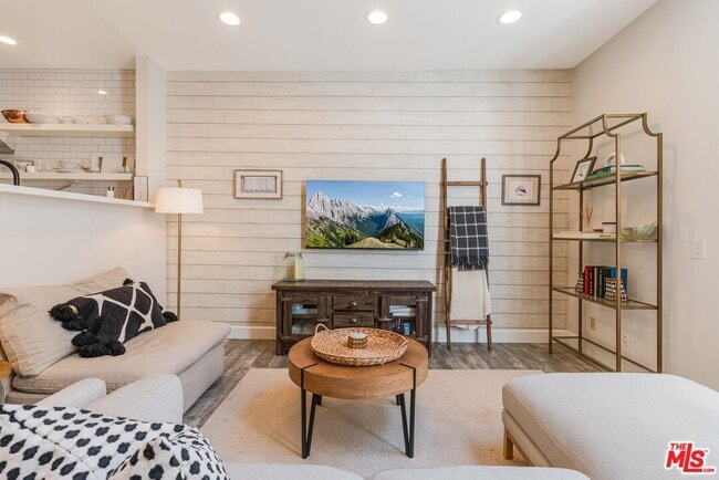 Photo - 520 S Barrington Ave Unit 117