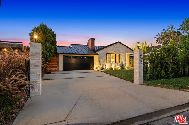 Building Photo - 14537 Hesby St