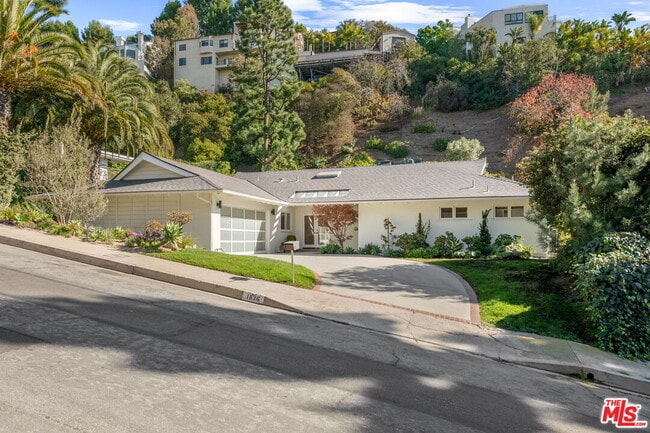 Photo - 1836 N Doheny Dr