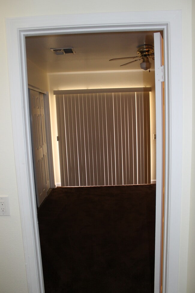 Building Photo - 14005 Arthur Ave Unit 3
