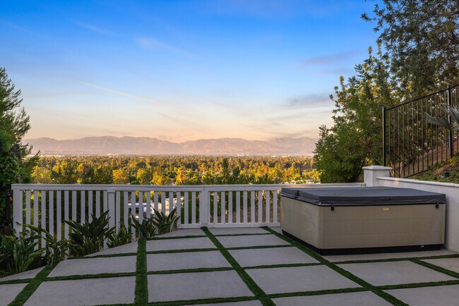 Photo - 16725 Oak View Dr