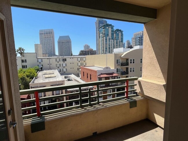 Photo - Stunning 2-Bedroom Condo with Panoramic Do...