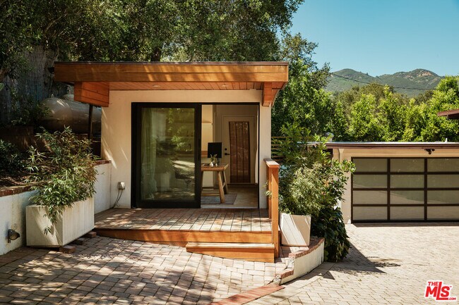 Photo - 26237 Fairside Rd